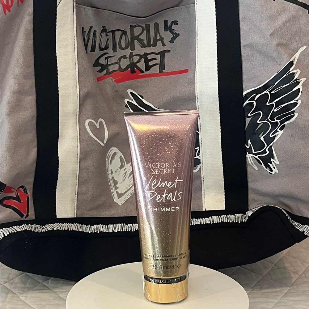 Victoria's Secret Velvet Petals Shimmer Fragrance Lotion